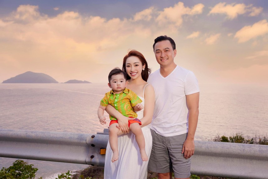 Hôn nhân hạnh phúc của Chi Bảo với vợ trẻ kém 16 tuổi sau hai lần  'đứt gánh' - Ảnh 3.