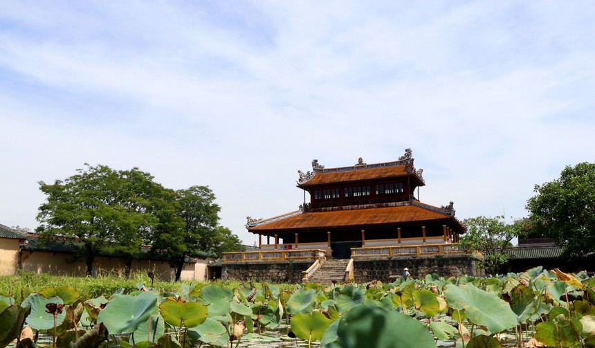 30 năm Quần thể Di tích Cố đô Huế được vinh danh Di sản thế giới: Di sản văn hóa thế giới đầu tiên của Việt Nam - Ảnh 1. 30 năm Quần thể Di tích Cố đô Huế được vinh danh Di sản thế giới: Di sản văn hóa thế giới đầu tiên của Việt Nam - Ảnh 1.