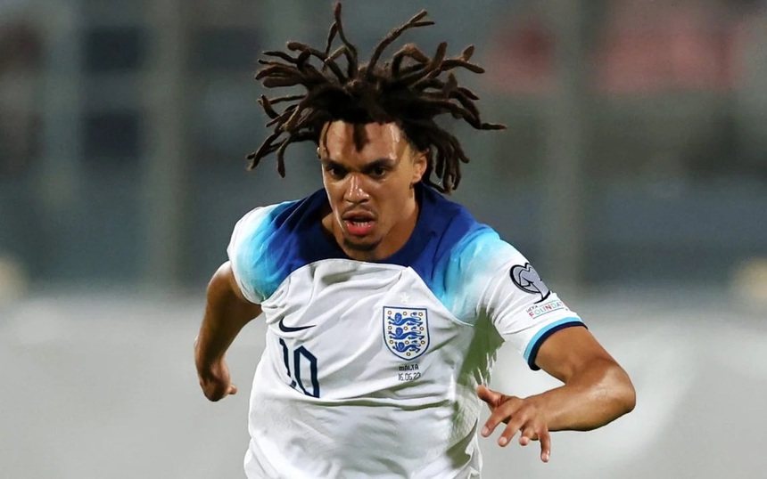 Alexander-Arnold đá tiền vệ, Southgate định học Pep? - Ảnh 1.