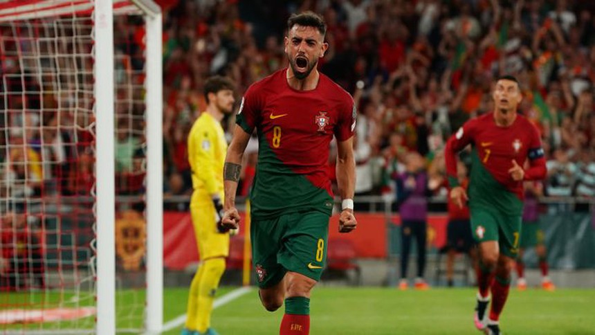 Bruno Fernandes lập cú đúp và 1 kiến tạo, giúp Bồ Đào Nha đè bẹp Bosnia