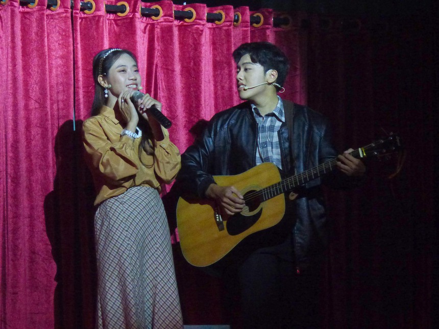 'Nằm khóc một mình': Khi người trẻ góp 100 triệu dựng kịch nói - Ảnh 1.