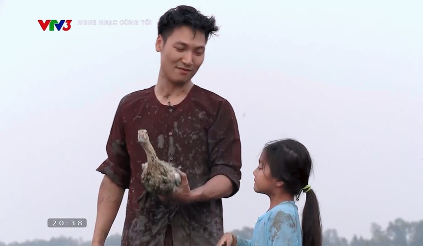 Sao Việt 19/6: Mạnh Trường, Quyền Linh khoe con gái lớn phổng phao, Minh Tú bị rách cằm khi đi làm - Ảnh 2.