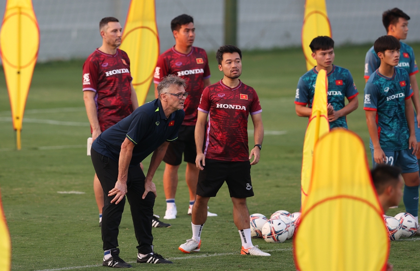 Nâng tầm đội tuyển, chuyện không dễ... - Ảnh 1.