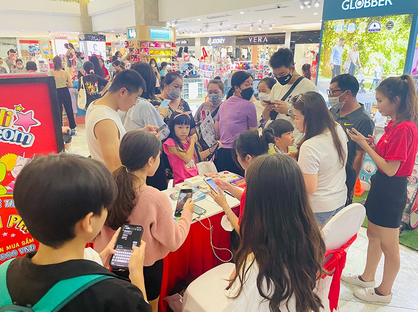 Không khí vui tươi gắn kết gia đình tại các trung tâm thương mại dịp 01/06 - Ảnh 6.