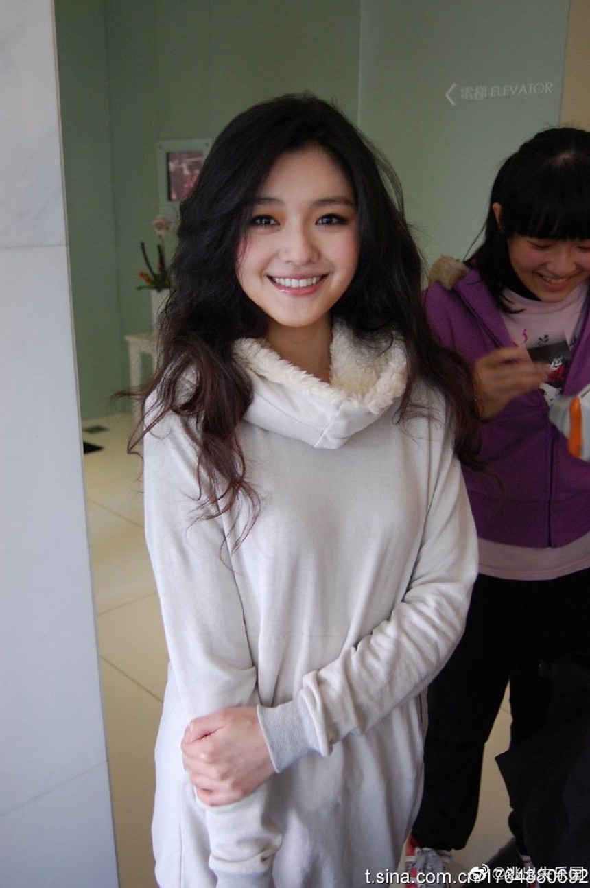 Nghi vấn Từ Hy Viên gặp vấn đề sức khoẻ: Phải nằm mỗi ngày, không thể tự đi lại - Ảnh 2. Nghi vấn Từ Hy Viên gặp vấn đề sức khoẻ: Phải nằm mỗi ngày, không thể tự đi lại - Ảnh 2.