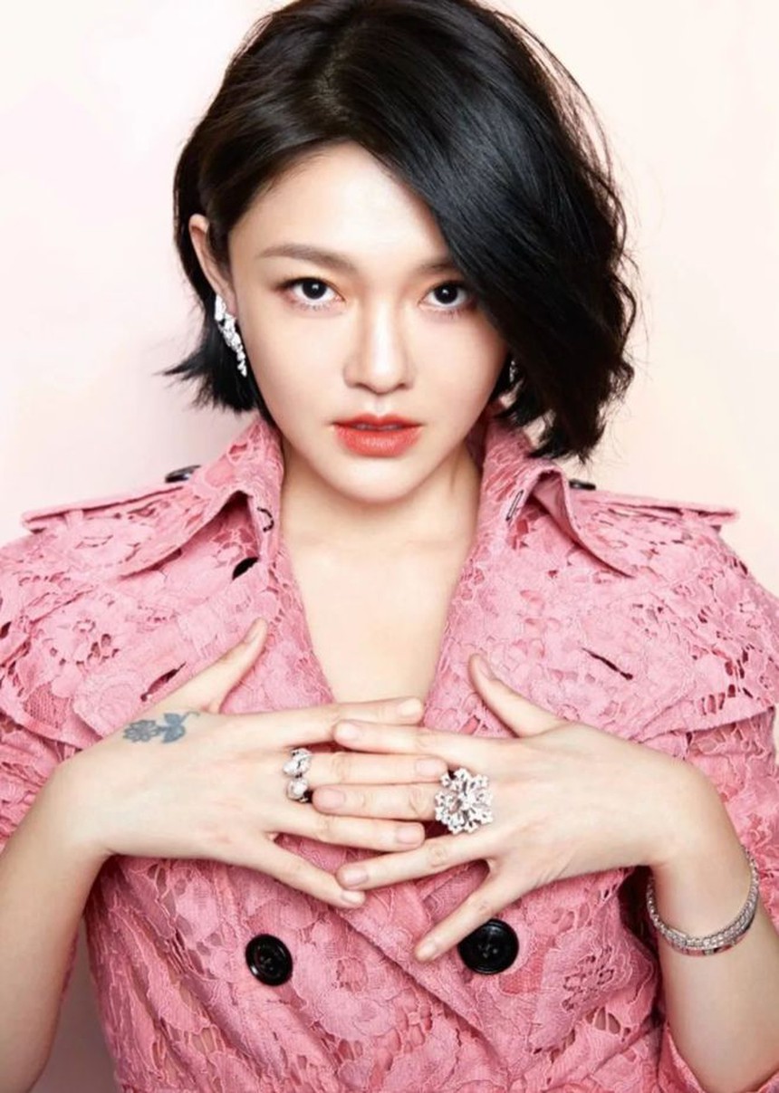 Nghi vấn Từ Hy Viên gặp vấn đề sức khoẻ: Phải nằm mỗi ngày, không thể tự đi lại - Ảnh 1. Nghi vấn Từ Hy Viên gặp vấn đề sức khoẻ: Phải nằm mỗi ngày, không thể tự đi lại - Ảnh 1.