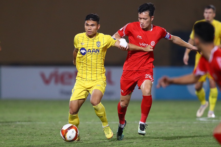 Hoàng Đức nổi bật ở đội hình của HLV Troussier - Ảnh 2.