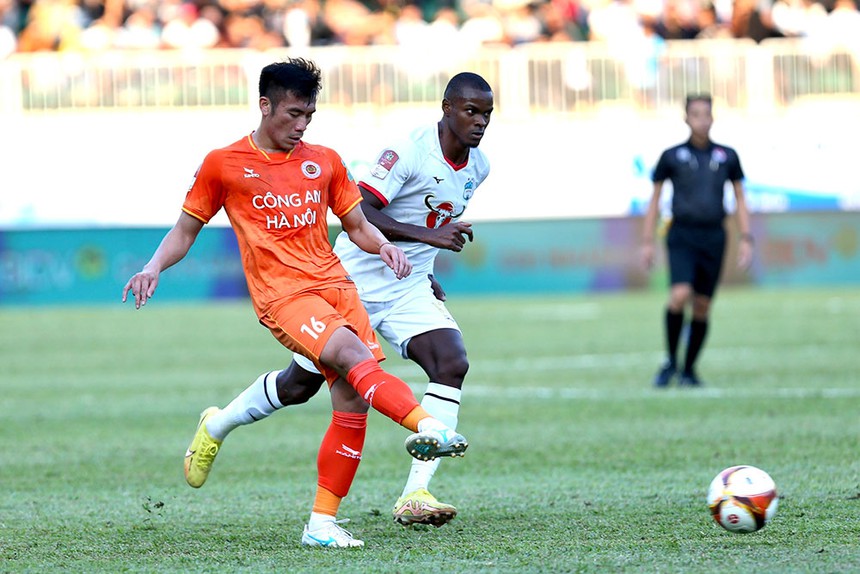 Những tân binh hứa hẹn của HLV Troussier  - Ảnh 2.