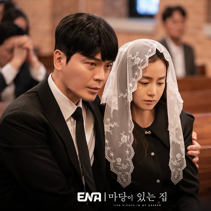 3 lý do không thể bỏ lỡ 'Khu vườn dối trá' của Kim Tae Hee - Ảnh 8.