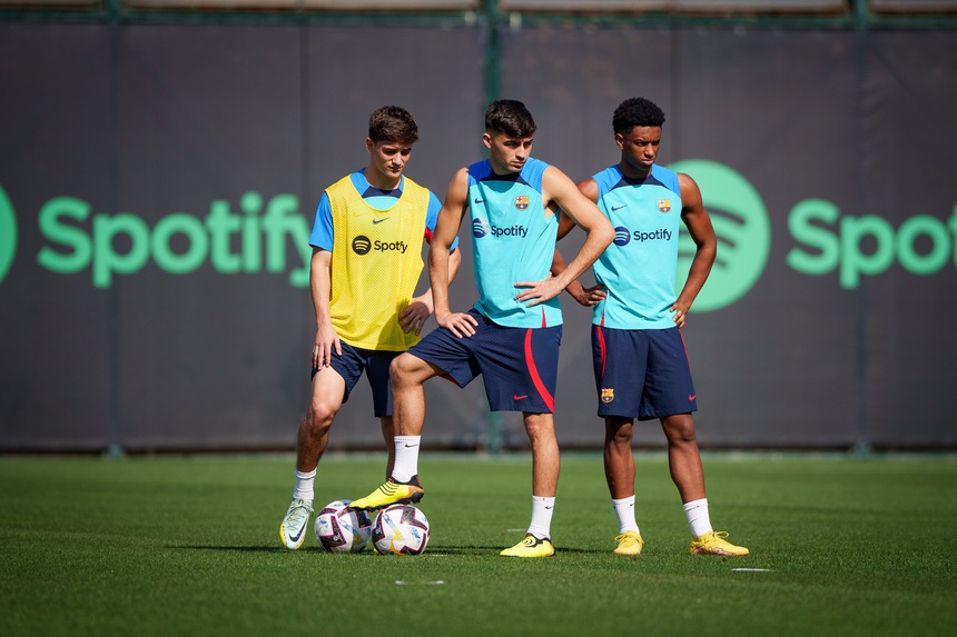 Barcelona: Chạy đua tới tương lai - Ảnh 1.