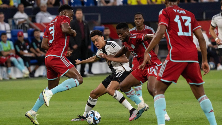 Tin nóng bóng đá sáng 21/6: Ronaldo lập cột mốc lịch sử, ghi bàn giúp Bồ Đào Nha thắng Iceland - Ảnh 3.