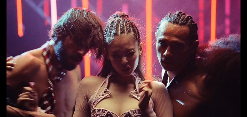 Những khoảnh khắc gây sốc nhất trong 'The Idol' tập 3, Jennie Blackpink lại bị 'bão' chỉ trích - Ảnh 5.