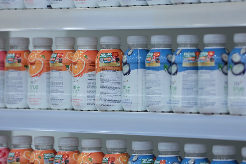 Hơn 500.000 quà tặng chương trình "Xoay nắp TH" khuấy đảo dân văn phòng - Ảnh 4.