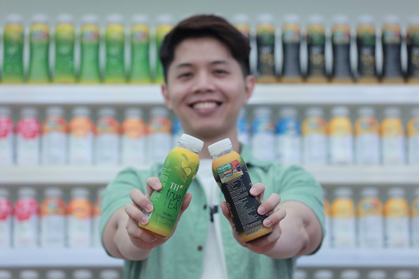 Hơn 500.000 quà tặng chương trình "Xoay nắp TH" khuấy đảo dân văn phòng - Ảnh 3.