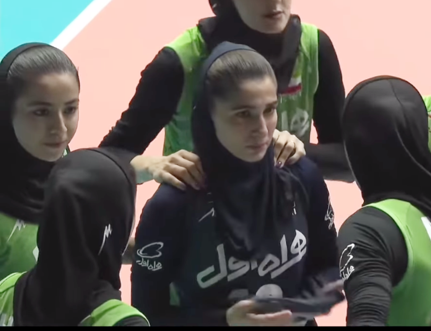 Thanh Thúy lao về cuối sân cực bóng cực hay, rồi lao lên đánh khó, khiến phụ công Iran… chấn thương nặng, khóc như mưa - Ảnh 3.