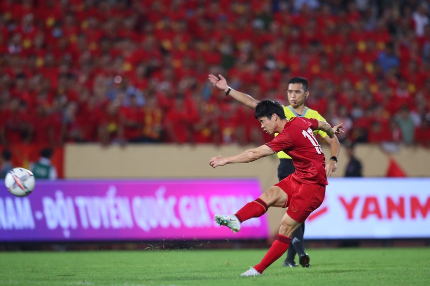 Chờ Công Phượng, Quang Hải, Tiến Linh tái hiện khoảnh khắc ăn mừng trước Indonesia - Ảnh 2. Chờ Công Phượng, Quang Hải, Tiến Linh tái hiện khoảnh khắc ăn mừng trước Indonesia - Ảnh 2.