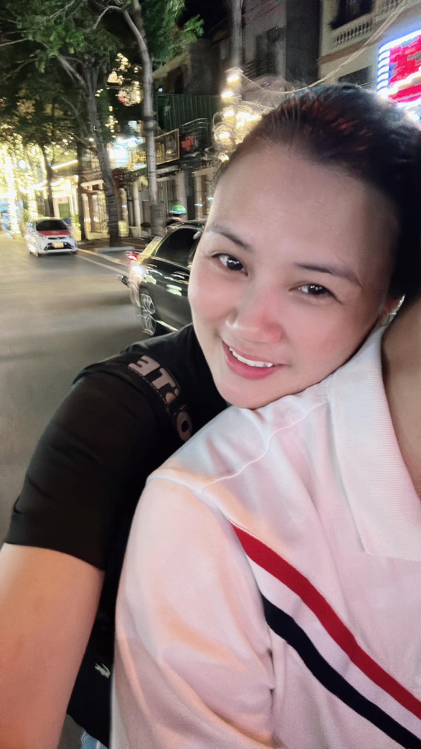 Hoa khôi bóng chuyền Kim Huệ chiêm nghiệm cuộc sống đầy sâu sắc, hạnh phúc rạng ngời, tung ảnh đôi cực 'nóng' cùng 'chân ái'  - Ảnh 2.