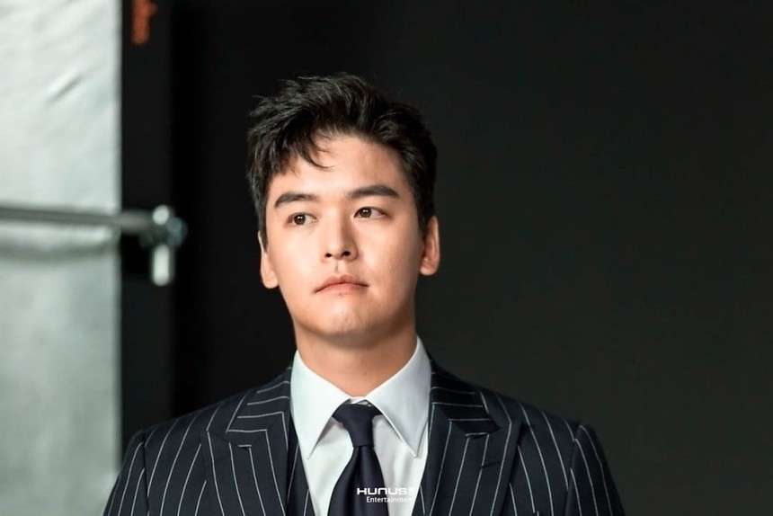 Nam chính 'Hương vị tình thân' Lee Jang Woo hẹn hò bạn gái kém 8 tuổi - Ảnh 2.
