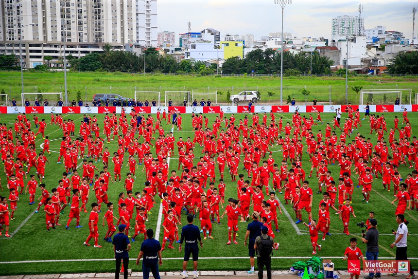 Người quan sát: Vẫn phải chăm lấy cái gốc - Ảnh 1.