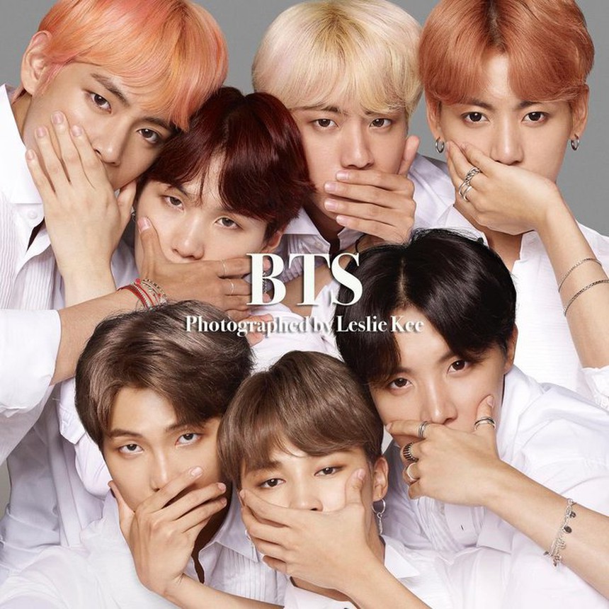 Các thành viên BTS bị 'tẩy trắng' quá mức trong hình ảnh quảng bá cho cuốn sách sắp ra mắt  - Ảnh 6.