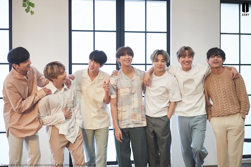 Các thành viên BTS bị 'tẩy trắng' quá mức trong hình ảnh quảng bá cho cuốn sách sắp ra mắt  - Ảnh 7.