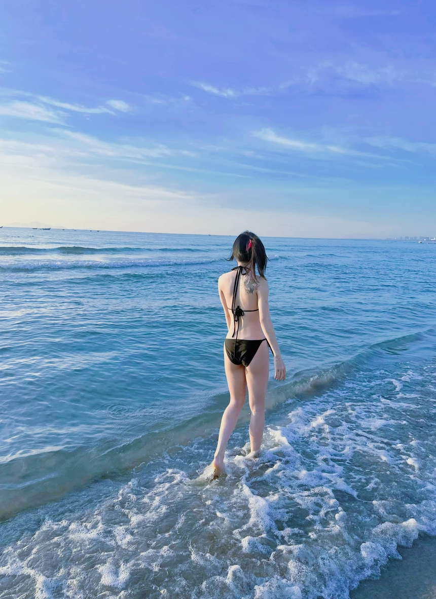 Hot girl ĐT nữ Việt Nam Trần Thị Duyên thả dáng cùng bikini nhỏ xíu, khoe đường cong triệt để - Ảnh 3.