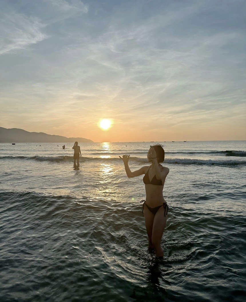 Hot girl ĐT nữ Việt Nam Trần Thị Duyên thả dáng cùng bikini nhỏ xíu, khoe đường cong triệt để - Ảnh 4.