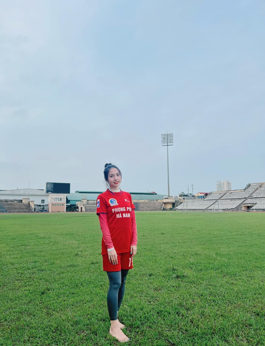 Hot girl ĐT nữ Việt Nam Trần Thị Duyên thả dáng cùng bikini nhỏ xíu, khoe đường cong triệt để - Ảnh 6.