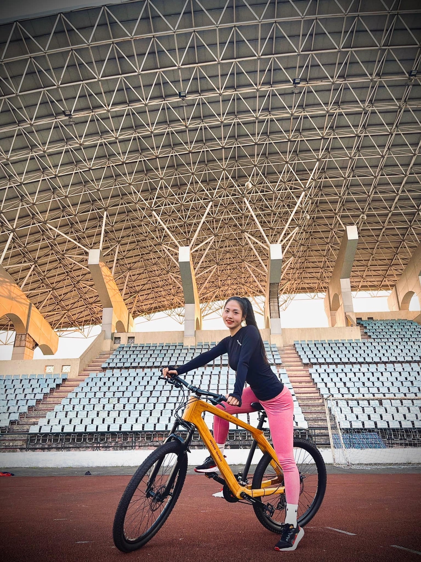 Hot girl ĐT nữ Việt Nam Trần Thị Duyên thả dáng cùng bikini nhỏ xíu, khoe đường cong triệt để - Ảnh 8.