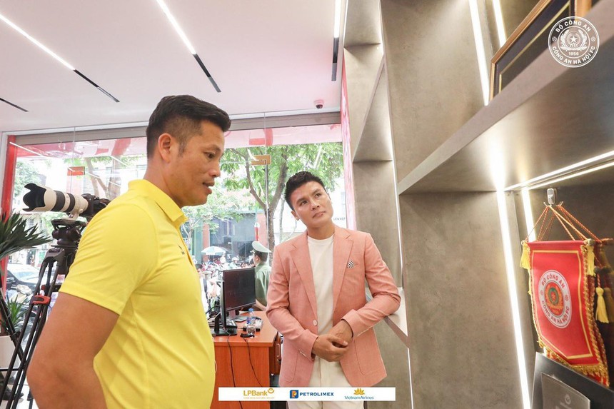 Quang Hải diện vest hồng bảnh bao, đầy phong cách trong ngày ra mắt CLB Công an Hà Nội - Ảnh 5.