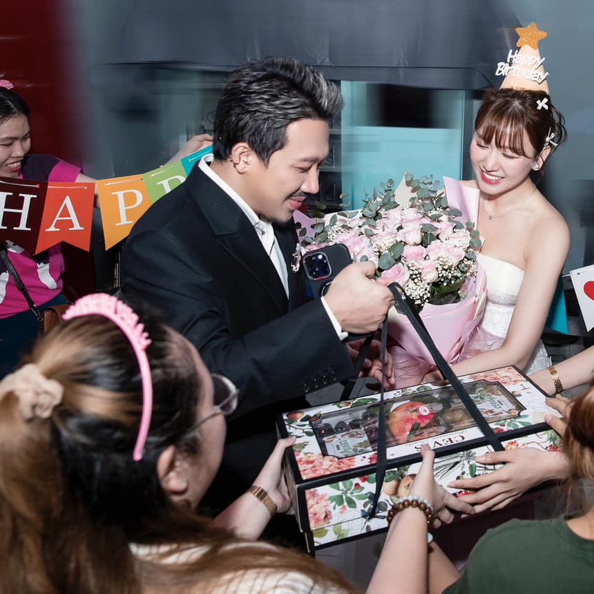 Trấn Thành tiết lộ 'cái giá' nếu muốn nụ cười của Hariwon - Ảnh 2.