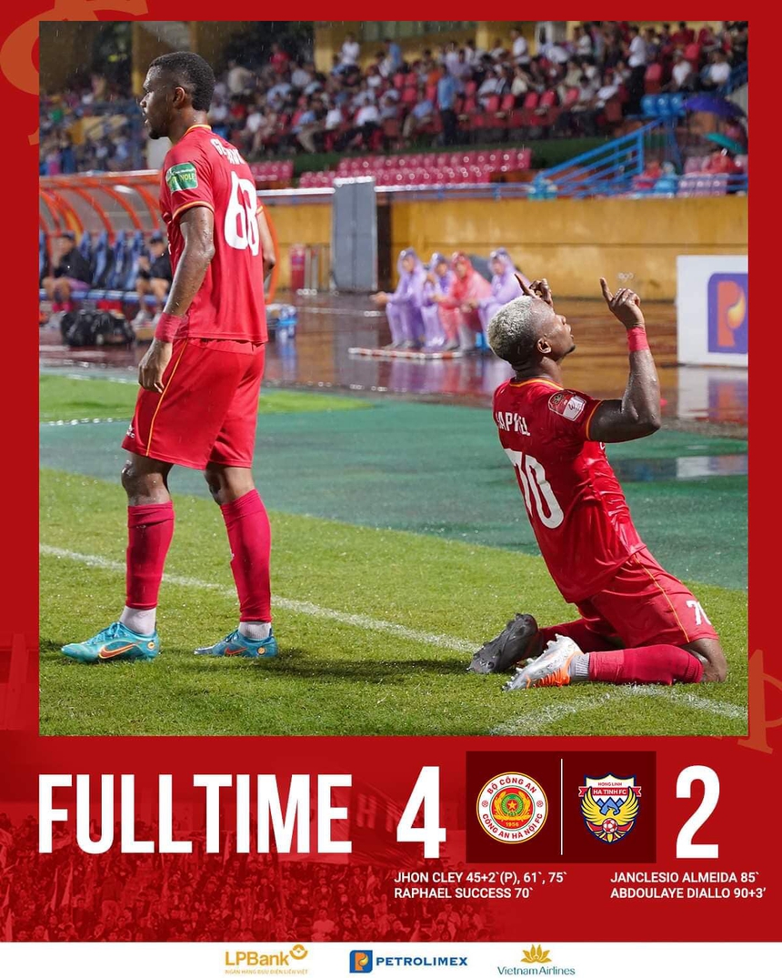 Tạo mưa bàn thắng trên Hàng Đẫy, CAHN hiên ngang chiếm ngôi đầu bảng từ tay Thanh Hóa - Ảnh 2.