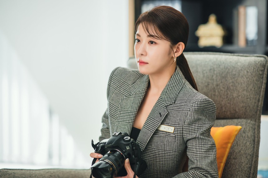 ‘Hoàng hậu Ki’ Ha Ji Won cô độc ở tuổi 45, từng bị nghi ‘giật bồ’ Song Hye Kyo - Ảnh 14. ‘Hoàng hậu Ki’ Ha Ji Won cô độc ở tuổi 45, từng bị nghi ‘giật bồ’ Song Hye Kyo - Ảnh 14.