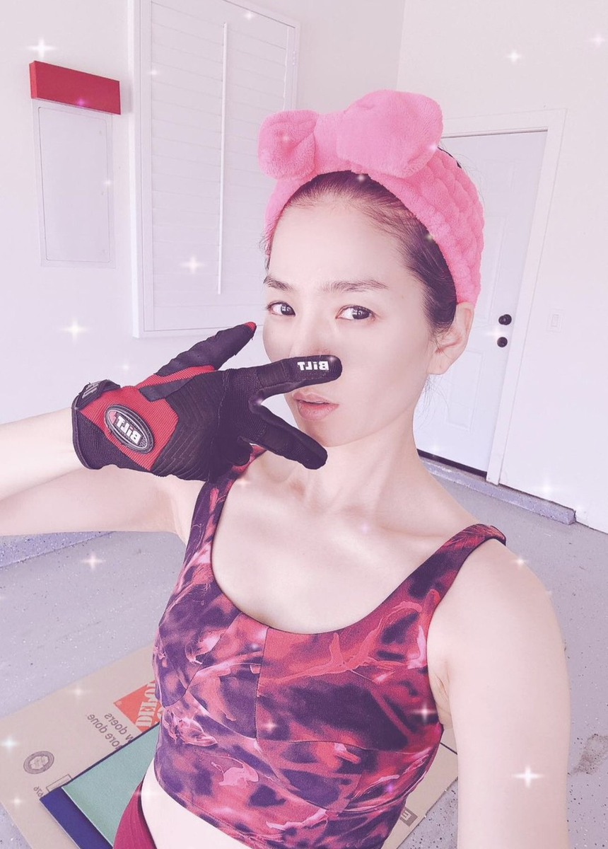 Sao Việt 24/6: Vy Oanh đi biển cùng gia đình; dàn nghệ sỹ khoe ảnh tập thể dục cuối tuần - Ảnh 4.