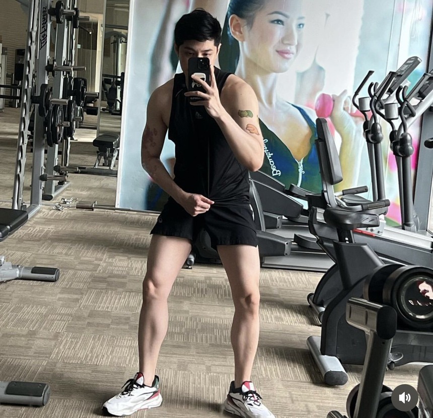 Sao Việt 24/6: Vy Oanh đi biển cùng gia đình; dàn nghệ sỹ khoe ảnh tập thể dục cuối tuần - Ảnh 3.