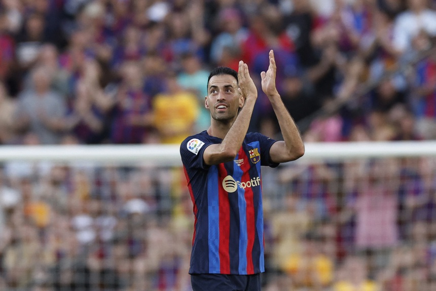 Barca tái thiết: Không dễ lấp đầy khoảng trống Busquets - Ảnh 1.