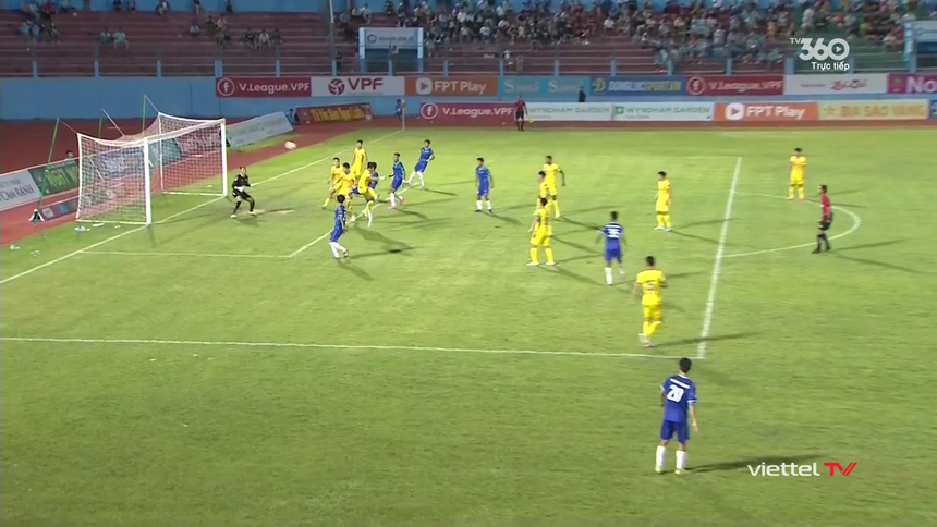 Duy Mạnh hóa "cứu tinh", Hà Nội thắng nhọc trên sân Khánh Hòa, phả hơi nóng lên CAHN - Ảnh 3.