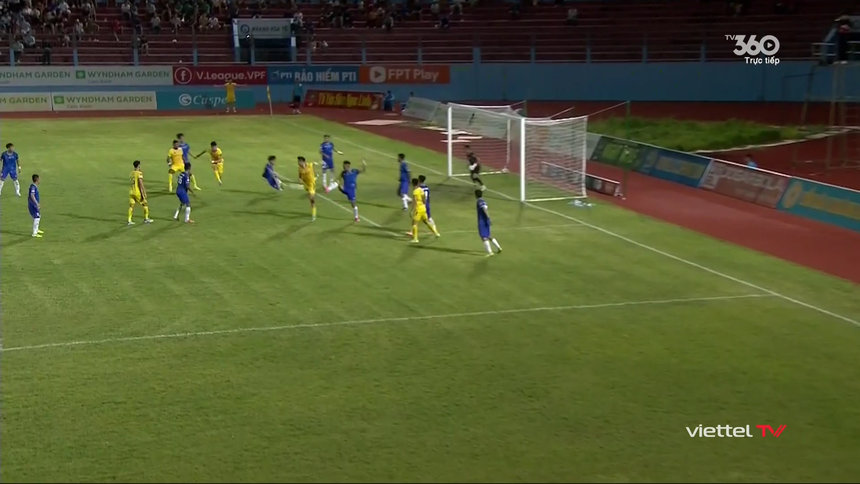 Duy Mạnh hóa "cứu tinh", Hà Nội thắng nhọc trên sân Khánh Hòa, phả hơi nóng lên CAHN - Ảnh 5.