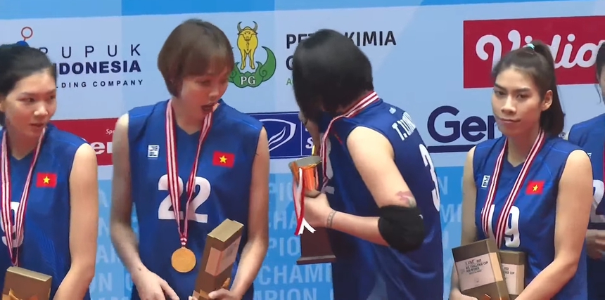 Đội trưởng Thanh Thúy tỏa sáng rực rỡ, giành giải Chủ công xuất sắc nhất AVC Challenge Cup 2023 - Ảnh 2.