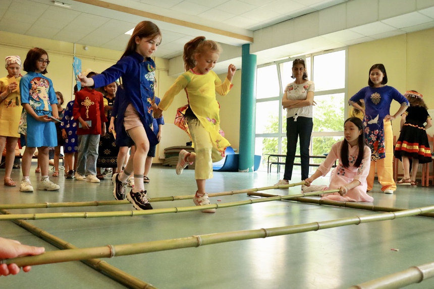 Giới thiệu Văn hoá Việt Nam tại Pháp thông qua chuỗi sự kiện triển lãm và workshop tại các trường học  - Ảnh 5.