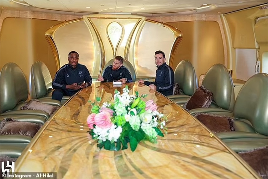 Cựu cầu thủ MU khoe cuộc sống vương giả ở Al Hilal, Saudi Arabia là thiên đường mới cho các ngôi sao - Ảnh 2.