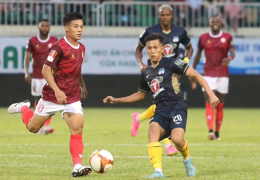 Bầu Đức không còn bạo chi, HAGL lại có nguy cơ đua trụ hạng - Ảnh 1.