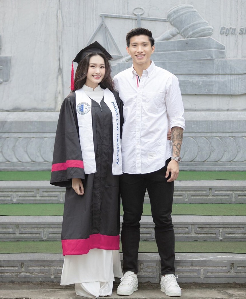 Doãn Hải My được bạn trai cầu thủ đón, fan 'xỉu ngang' khi soi tướng phu thê - Ảnh 3.