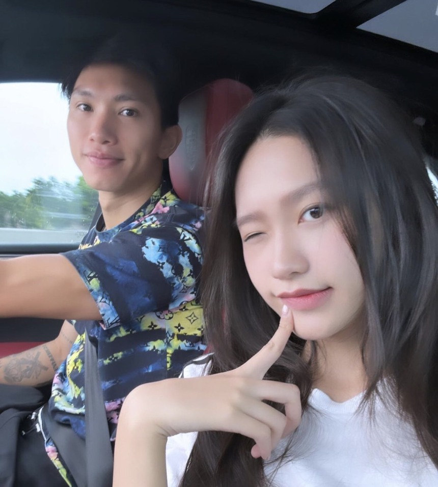 Doãn Hải My được bạn trai cầu thủ đón, fan 'xỉu ngang' khi soi tướng phu thê - Ảnh 1.