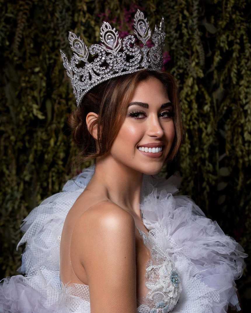 Thủ môn đắt giá nhất thế giới kết hôn với Hoa hậu hoàn vũ, nhan sắc cô dâu từng là tuyển thủ bóng rổ gây thương nhớ - Ảnh 9.