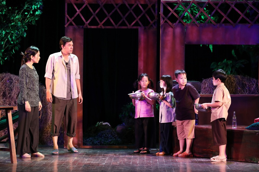 Chị hằng biên tập - Kịch 'Cho tôi xin một vé đi tuổi thơ': Chuyển thể truyện dài cùng tên của nhà văn Nguyễn Nhật Ánh - Ảnh 1.