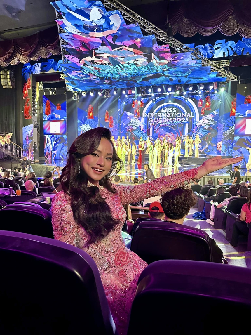 Nghi vấn Mai Ngô phẫu thuật thẩm mĩ, lấn sân sang ca hát để 'đổi vận' - Ảnh 2.