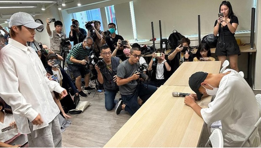  Viêm Á Luân lại bị chỉ trích vì có hành động khiếm nhã với vợ của thành viên Phi Luân Hải - Ảnh 5.