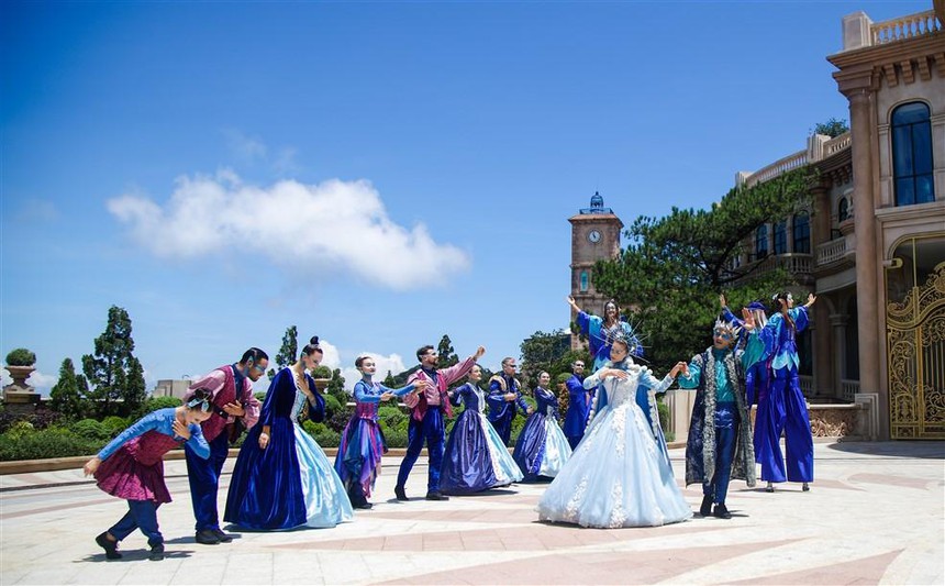 Vẻ đẹp bốn mùa quyến rũ của Sun World Ba Na Hills - Ảnh 3.