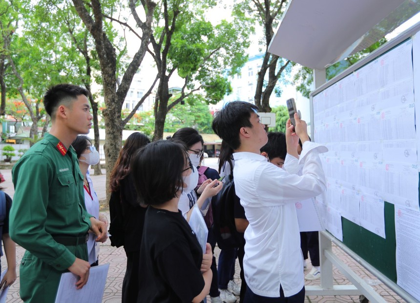 Kỳ thi tốt nghiệp THPT năm 2023: Bắc Bộ trời dịu mát, Nam Bộ có mưa - Ảnh 1.
